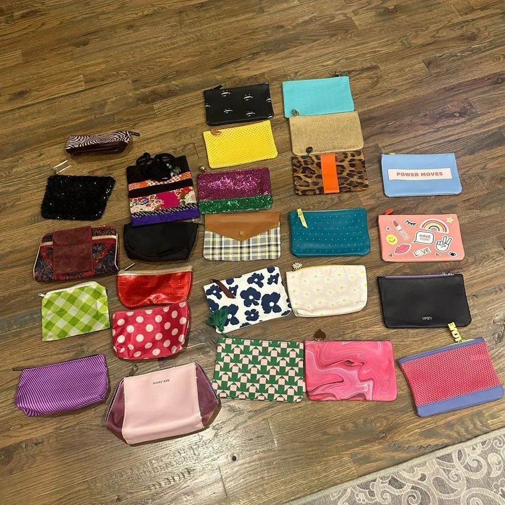 Bag mini’s Ipsy, Mary Kay ect bundle  mini, coin, excellent condition 26 total